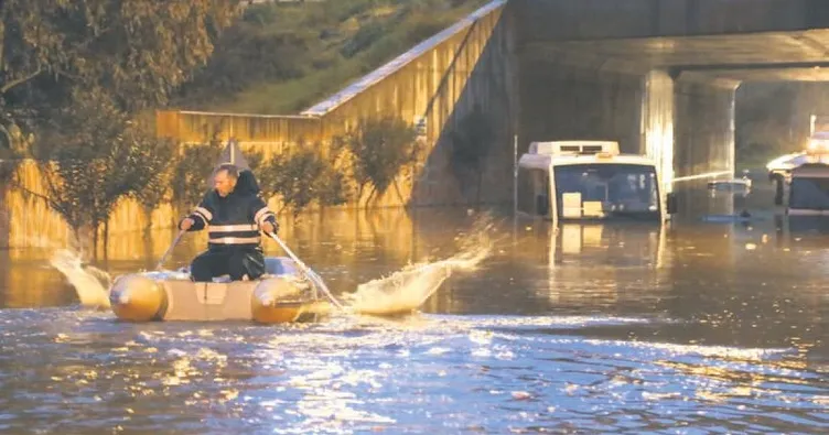 Minibüse bindi, botla indi