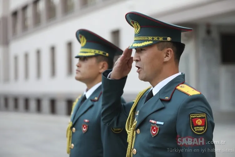 Cumhurbaşkanı Erdoğan’dan Kırgız teğmenlere jest