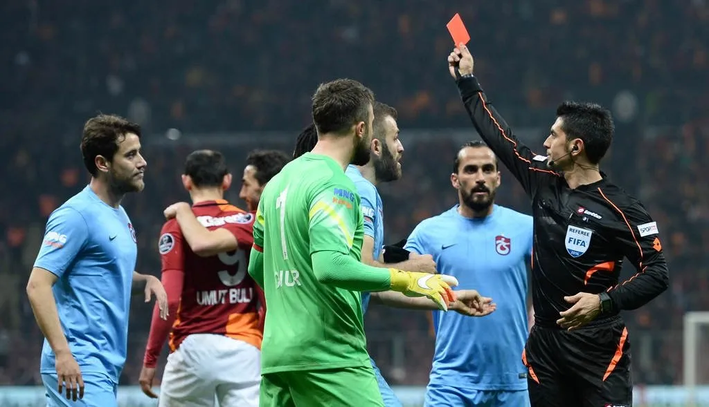 Galatasaray-Trabzonspor maçında büyük gerilim - Galeri - Spor