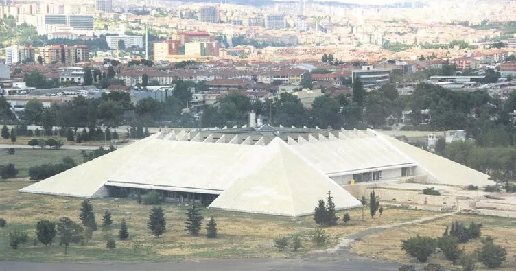 Sıra Ankara AKM’de