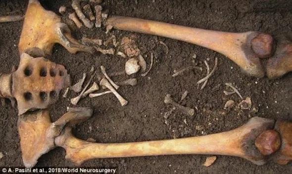 Ortaçağ’da yaşayan bir hamile kadın gömüldükten sonra doğum yapmış!