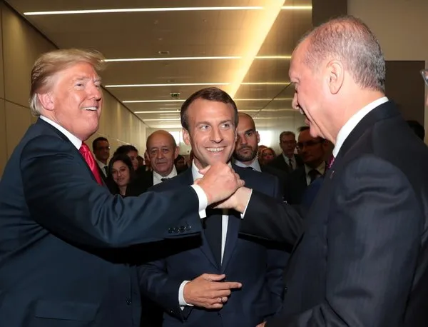 Erdoğan, Trump ve Macron'dan NATO zirvesinde samimi sohbet