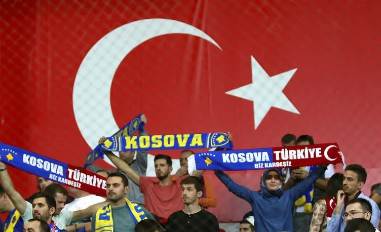 Türkiye-Kosova maçında tribünlere ’kardeşlik’ damga vurdu