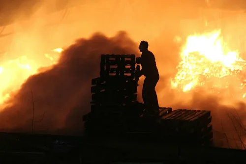 Kocaeli’de palet fabrikasında yangın - 1