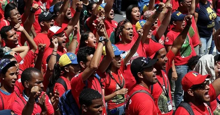 Venezuela’da Nicolas Maduro destekçileri sokaklara döküldü