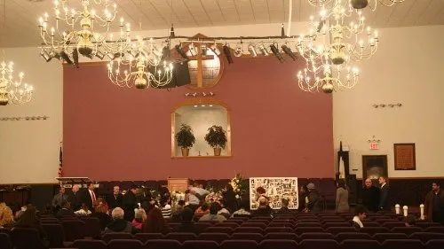 Sarai Sierra için evlendiği kilisede tören