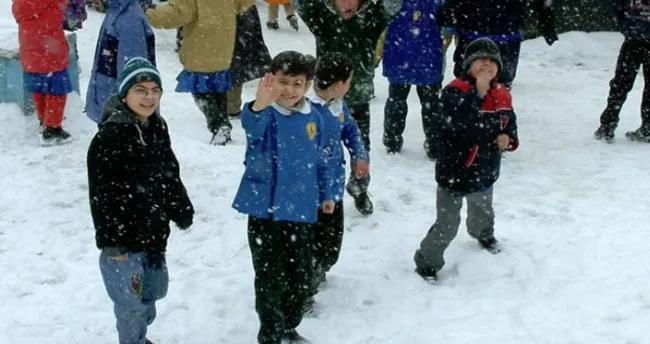 İzmir’de beklenen açıklama geldi. İzmir’de 11 OcakÇarşamba okullar tatil edildi mi?