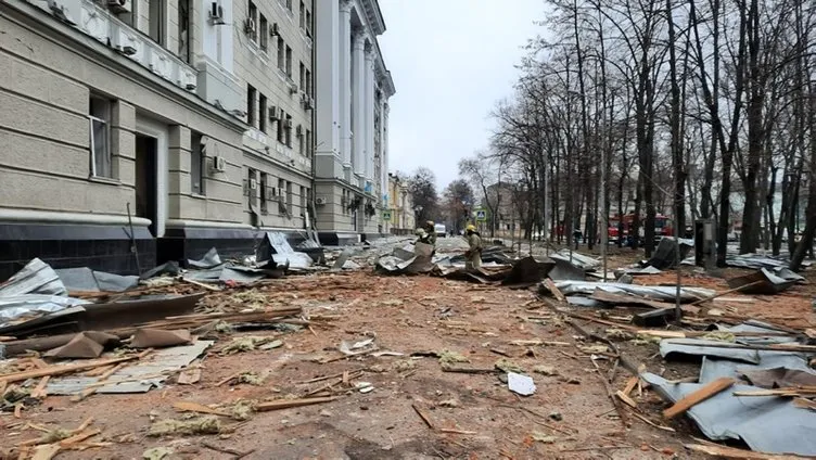 Rusya Ukrayna savaşı şiddetlenerek devam ediyor! Zelenskiy'den flaş açıklama: Havalimanı yerler bir...