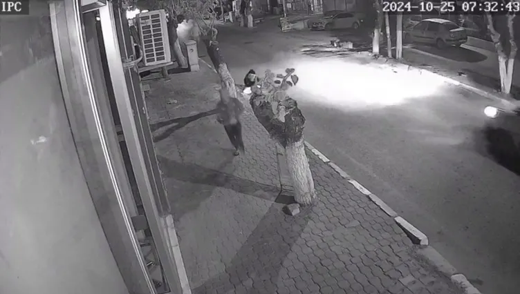 İzmir’de dehşet dolu anlar: Takıntı haline getirdiği genç kadını boynundan bıçakladı!