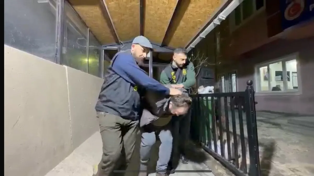 9 yıldır aranan sapık yakalandı: Cinsel saldırıdan 10 yıl kesinleşmiş cezası çıktı 9 yıldır aranan sapık yakalandı: Cinsel saldırıdan 10 yıl kesinleşmiş cezası çıktı