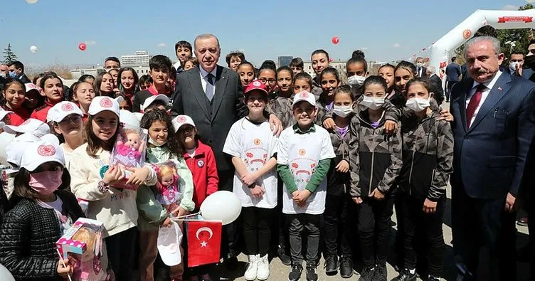 Başkan Erdoğan, Meclis’te çocuklarla sohbet etti