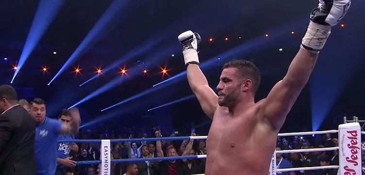 Suriyeli boksör Manuel Charr dünya şampiyonu oldu!