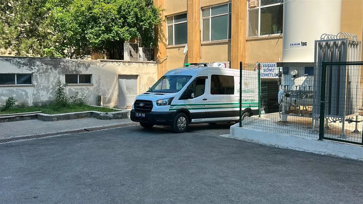 Sivas'ta kene kaynaklı hastalık şüphesiyle hastanede yatan bir hasta.