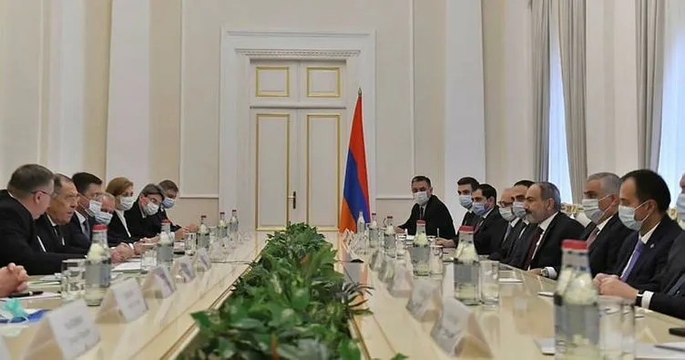 Rus bakanların Ermenistan ziyareti protestoların gölgesinde başladı