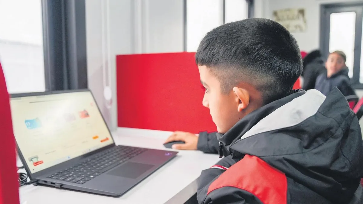 Deprem bölgesindeki öğrencilere eğitim ve teknoloji desteği büyüyor