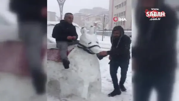 Kardan eşek yapıp bindiler | Video