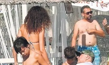 Denize girmek yerine oğluyla ilgilendi