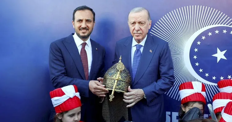 Erdoğan’a fetih hatırası miğfer