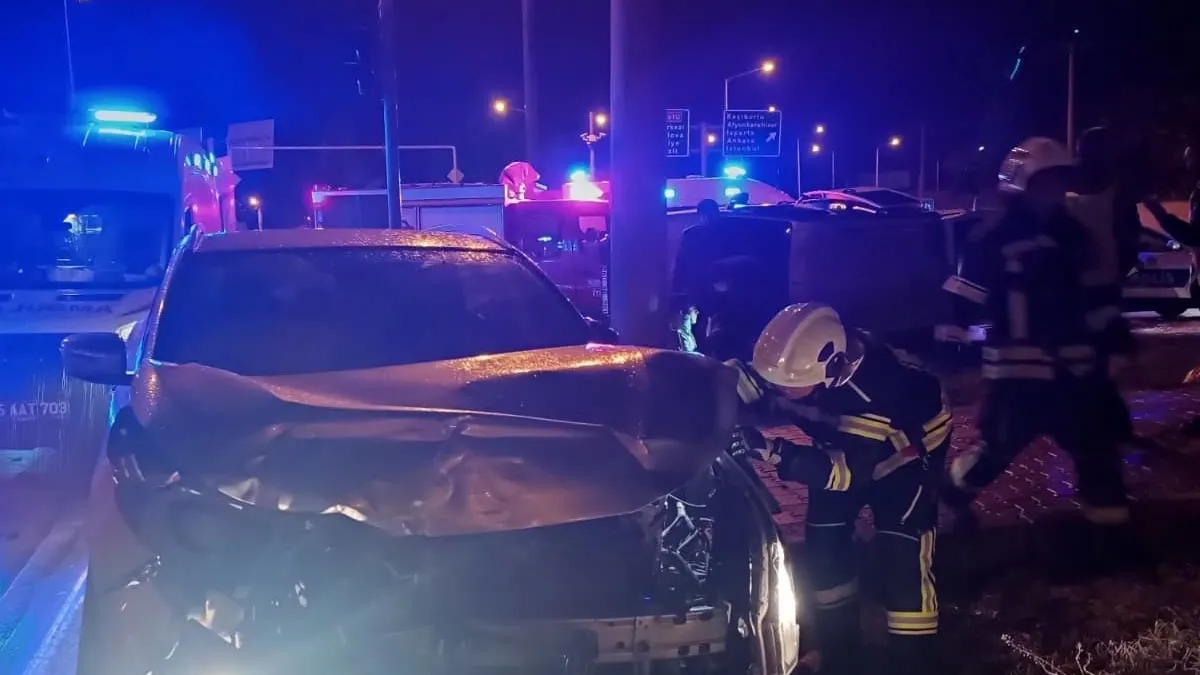 Burdur'da feci kaza: Otomobiller birbirine girdi! 1 ölü, 5 yaralı