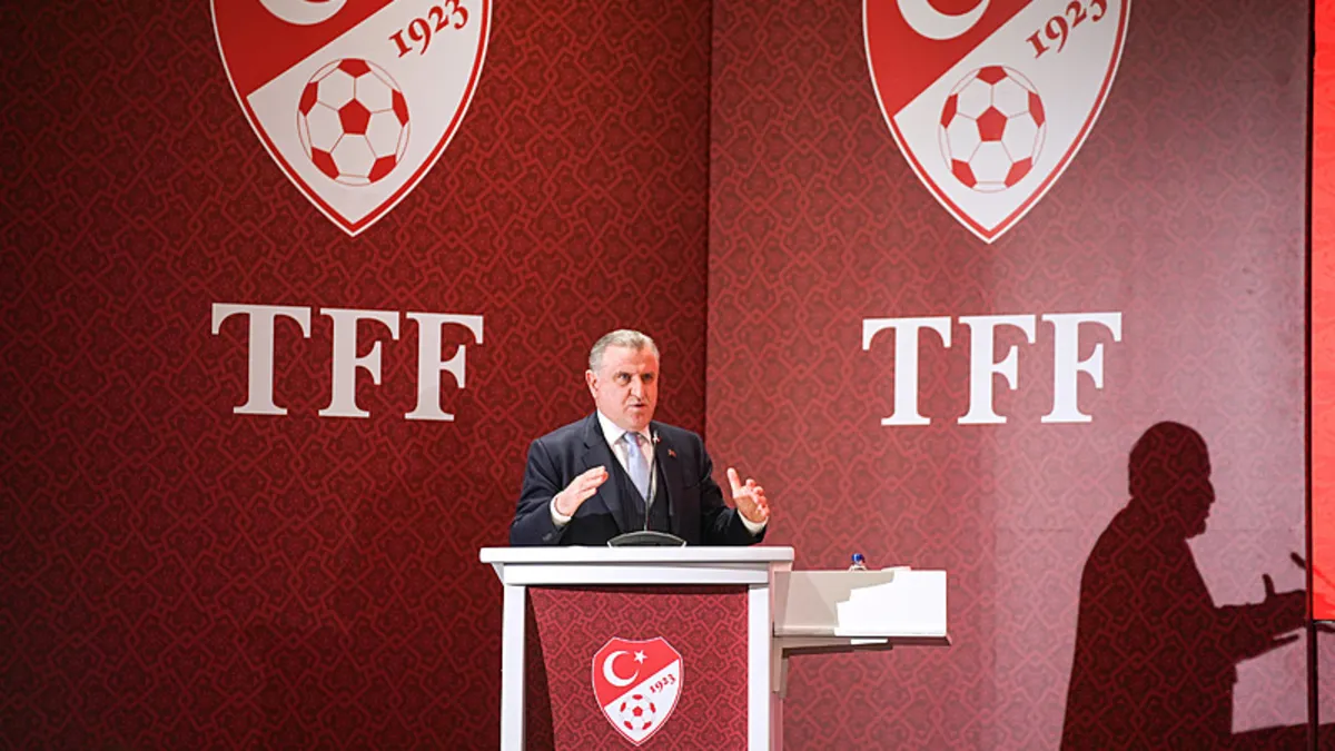 Bakan Bak’tan VAR merkezi ziyaretine ilişkin açıklama Bakan Bak’tan VAR merkezi ziyaretine ilişkin açıklama