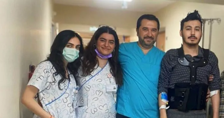 Emrah Köse 11 saat süren ameliyattan sonra acı çekmeden yürümenin mutluluğunu yaşadı