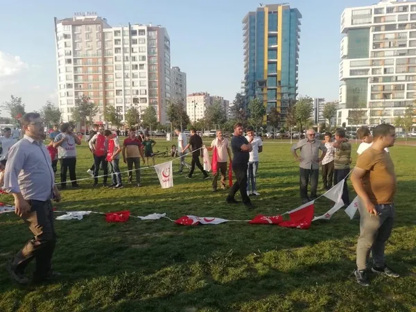 asure-dagitimi-adi-altinda-parkta-propaganda-yaptilar-1661087487677.jpg