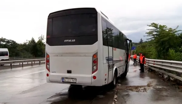 eyupsultanda-kontrolden-cikan-servis-araci-kaza-yapti-3-yarali-1784996970051.jpg