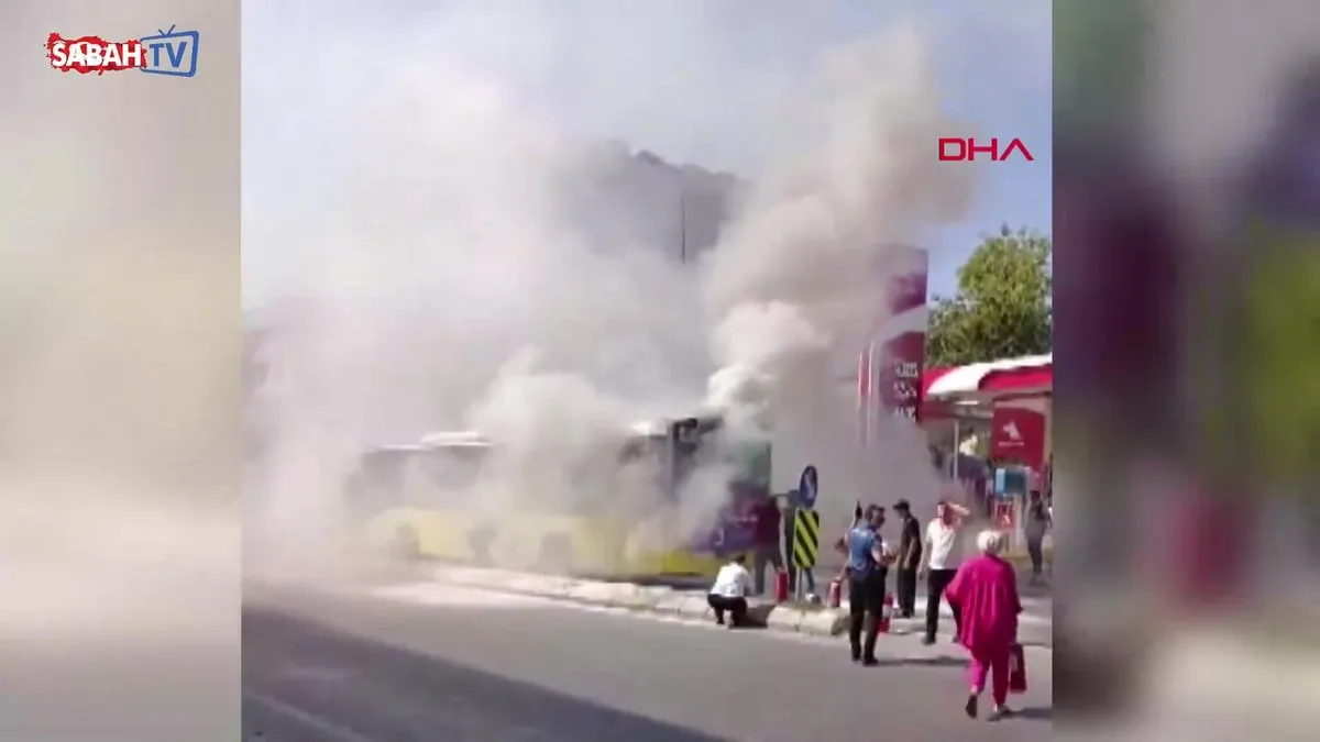Sancaktepe'de İETT otobüsünde yangın | Video