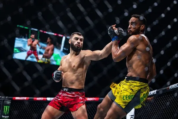 son-osmanli-ufc-arenasinda-ibo-aslan-cumartesi-gunu-billy-elekana-ile-karsilasiyor-1753347981284.jpg