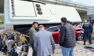 Bartın’da can pazarı! Halk otobüsü otomobilin üzerine devrildi: 46 yaralı! #bartin