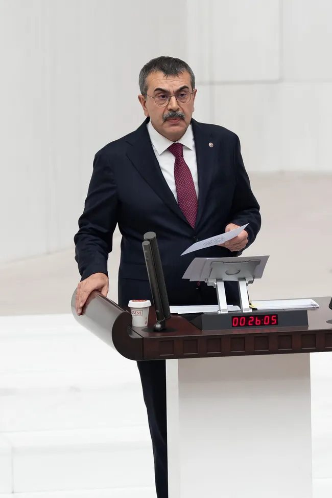 bakan-tekinden-chp-cikisi-chp-once-kendi-muhasebesini-yapsin-1765739162249.jpg