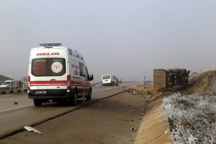 Kastamonu’da minibüs ve TIR çarpıştı: 3 ölü, 2 yaralı