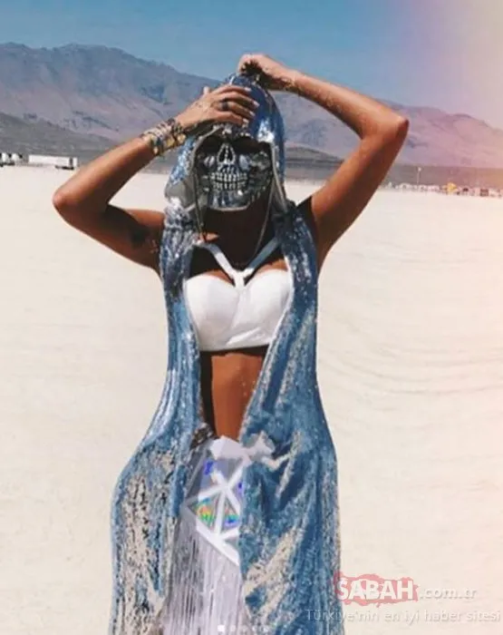 Süreyya Yalçın’ın pırlanta kaplı iskelet maskesi Burning Man 2018
