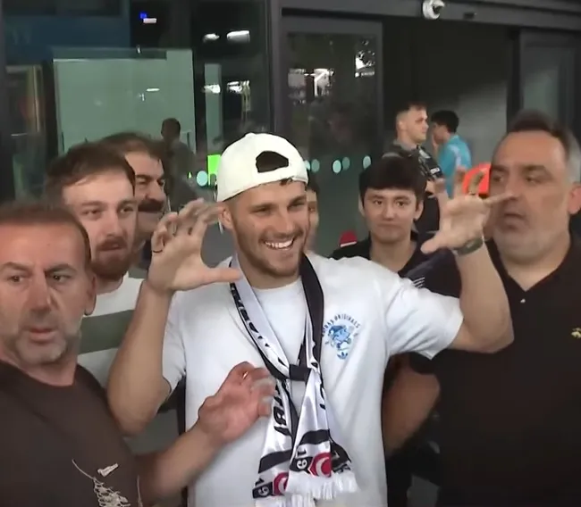 besiktasin-yeni-transferi-david-jurasek-istanbulda-1751124316958.jpeg