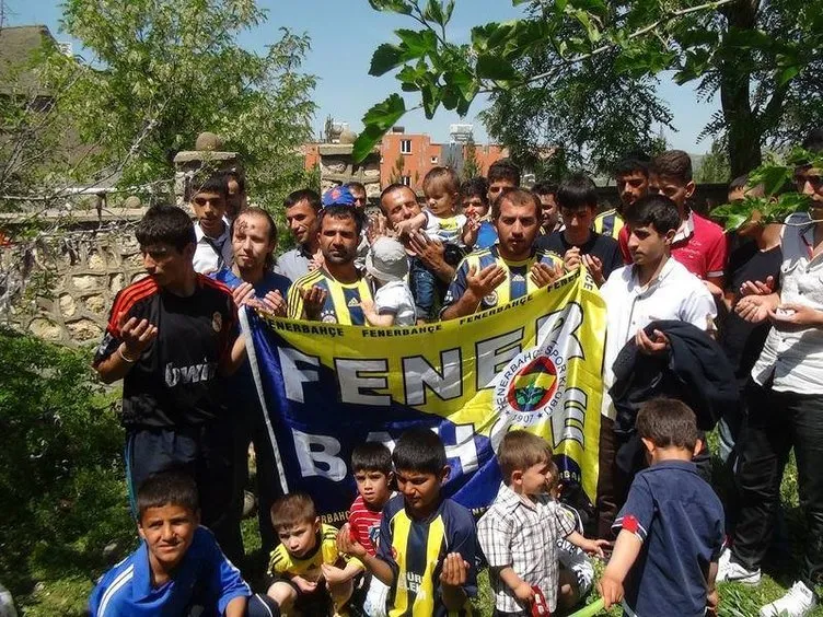 Fenerbahçe’nin başarısı için türbede dua ettiler