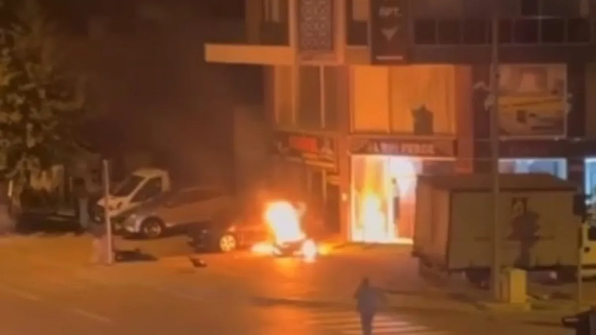 Burdur’da kaza yapan motosiklet yandı: Çarptığı sürücü alevlerin içinden çekip aldı! Burdur’da kaza yapan motosiklet yandı: Çarptığı sürücü alevlerin içinden çekip aldı!