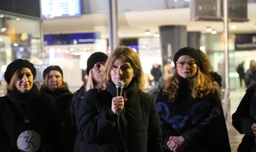 Depremzedeleri türkülerle andılar