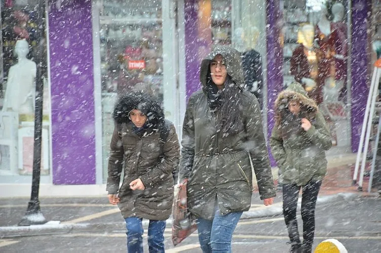Akşam başlıyor! Meteoroloji’den kuvvetli hava durumu uyarısı! İstanbul’da kar yağacak!