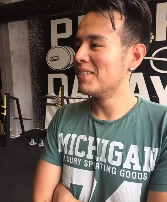 16 yaşındaki çocuk üvey abisini uykusunda ölürdü! Bana sürekli…