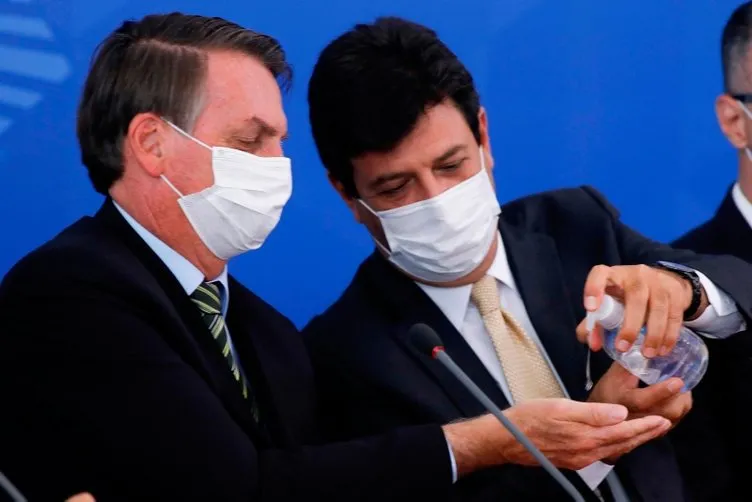 Coronavirüsü yine hafife aldı! Brezilya Devlet Başkanı Bolsonaro bu kez de yağmura benzetti!