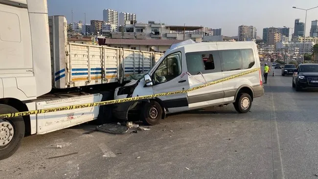 SON DAKİKA: Mersin’de feci kaza! Öğrencileri taşıyan minibüs kaza yaptı! 2 ölü 10 yaralı