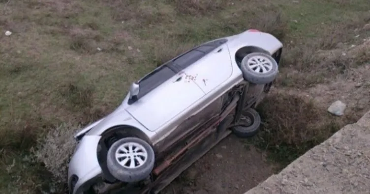 Karaman’da hafif ticari araç devrildi: 1 yaralı
