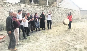 Zurnacı babanın davulcu kızı