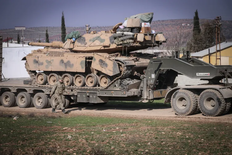 Son Dakika: TSK'ya ait yaklaşık 50 araçlık konvoy İdlib’e girdi.