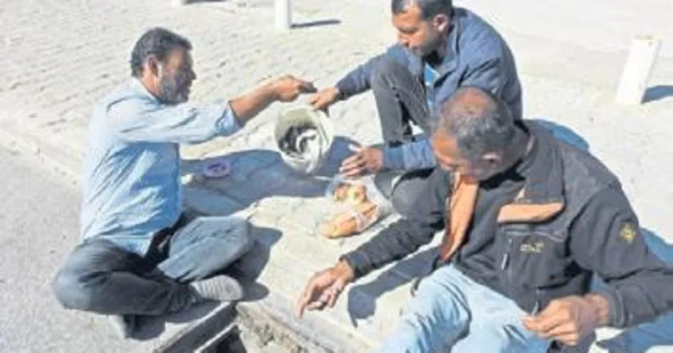 Mazgal kapagını açıp balık tuttular