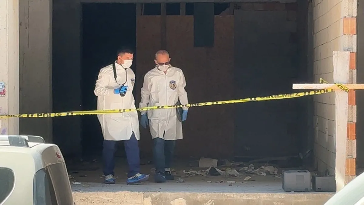 Koku gelen inşaatta erkek cesedi bulundu haber görseli