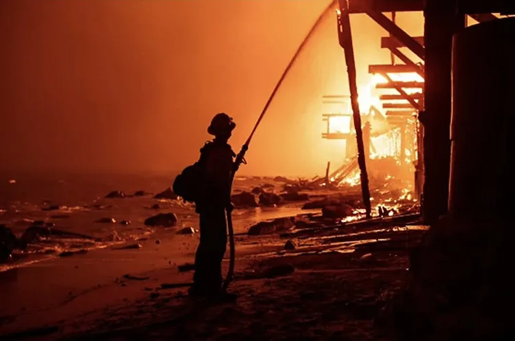 ABD savaş alanına döndü: Felakette 4. gün! Ölü sayısı artıyor, Los Angeles cehenneme döndü