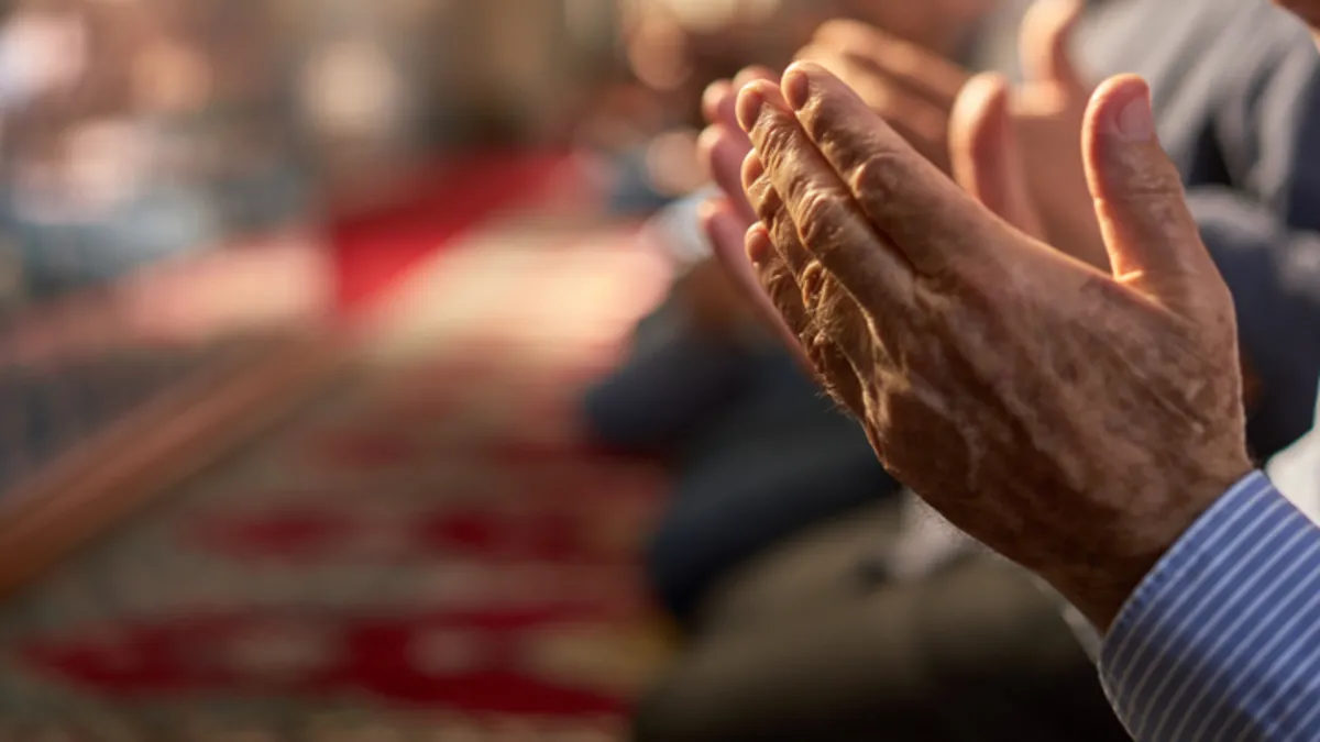 BAYRAM NAMAZI NASIL KILINIR, KAÇ REKATTIR? İşte, Diyanet'e gör bayram namazı kılınışı!