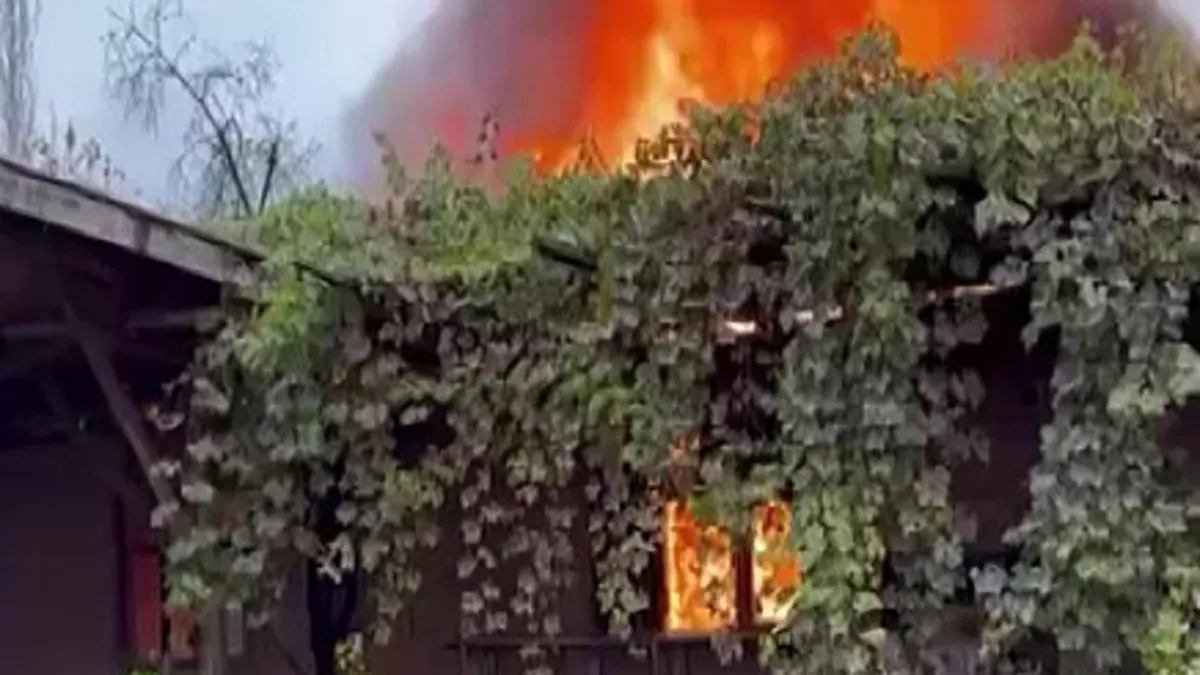 Yaşlı çiftin evi küle döndü: Biriktirdiği paralar ve eşyalar da yandı! Yaşlı çiftin evi küle döndü: Biriktirdiği paralar ve eşyalar da yandı!