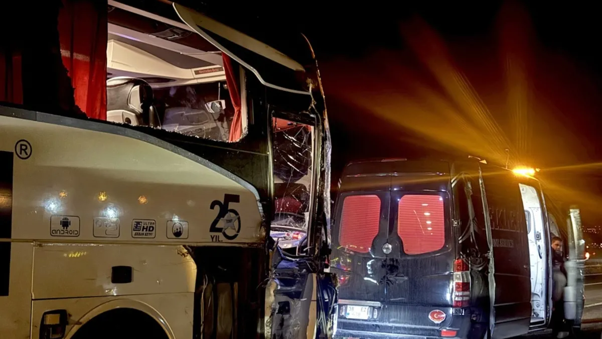 Kayseri’de zincirleme kaza: 1’i ağır 7 yaralı Kayseri’de zincirleme kaza: 1’i ağır 7 yaralı